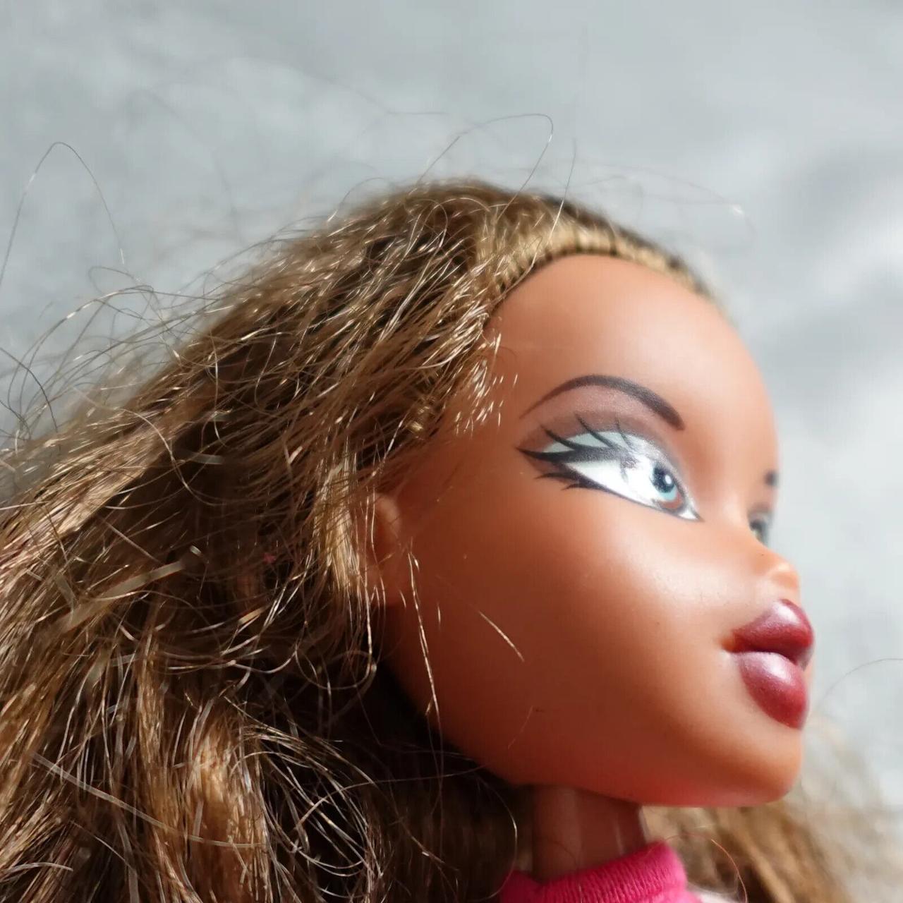 Bratz doll brown hair blue eyes online