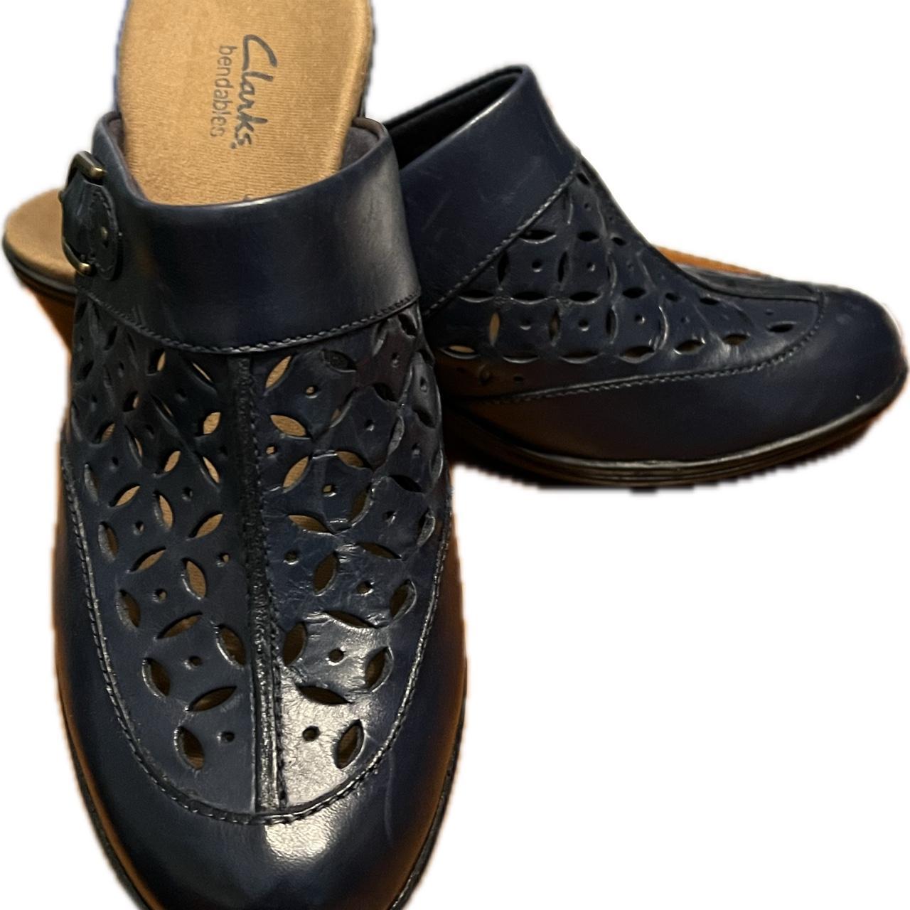 Clarks navy best sale clogs