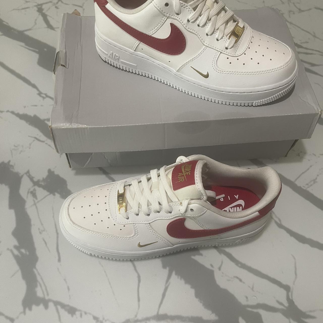 NIKE AIR FORCE 1 '07 WHITE GYM RED price €89.00