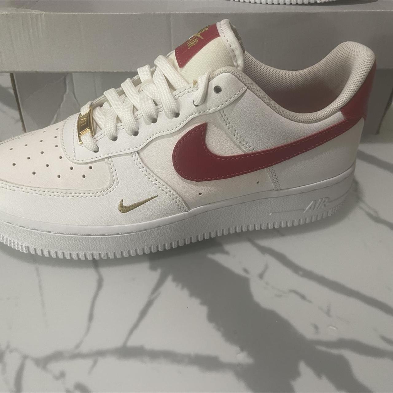 NIKE AIR FORCE 1 '07 WHITE GYM RED price €89.00
