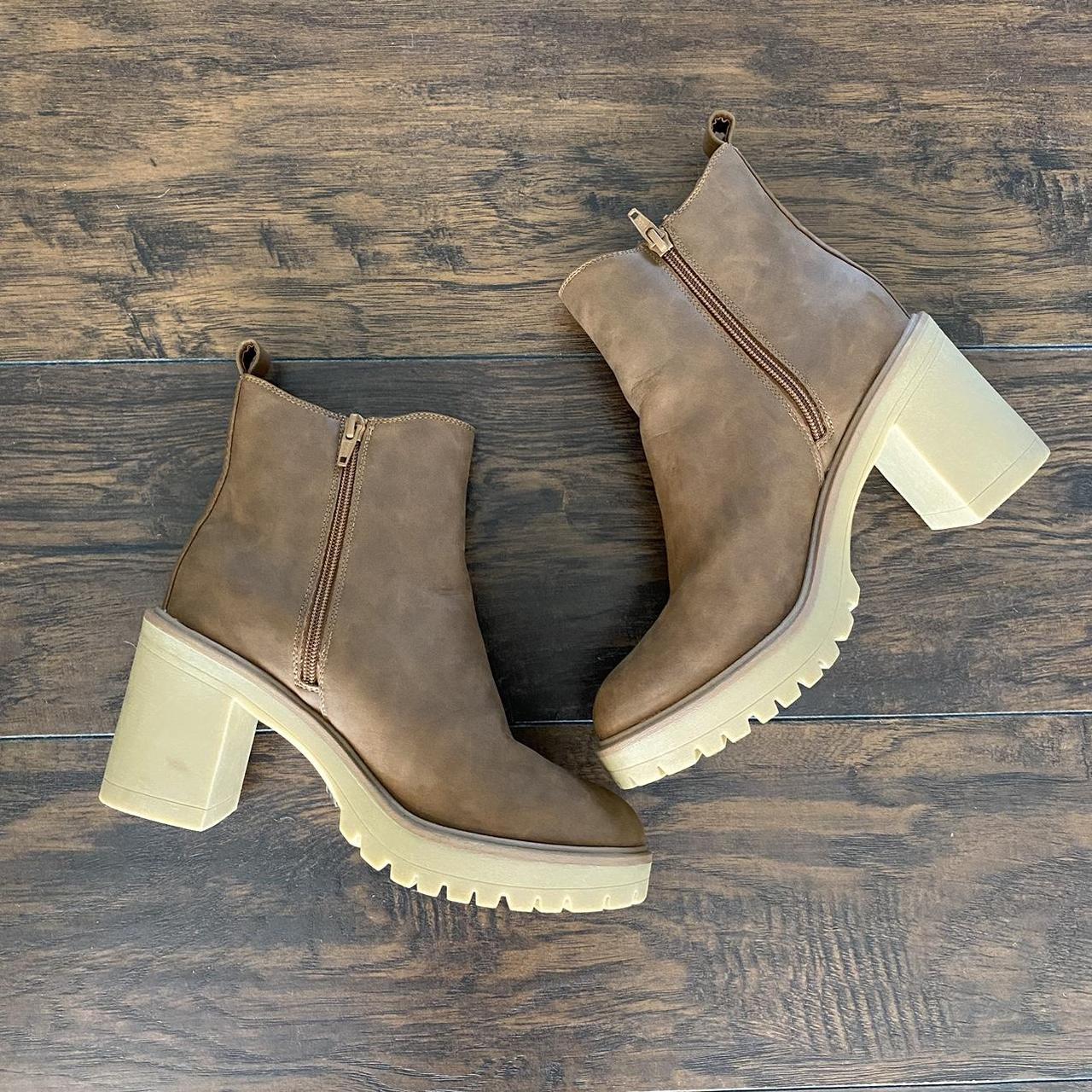 dv dolce vita nicole lug sole leather ankle boot