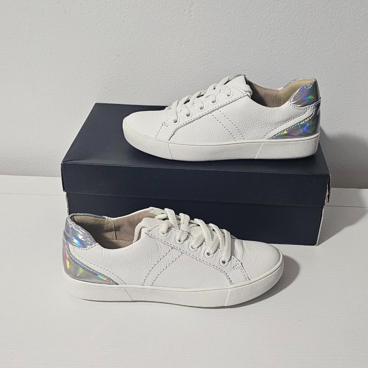 naturalizer white leather sneakers