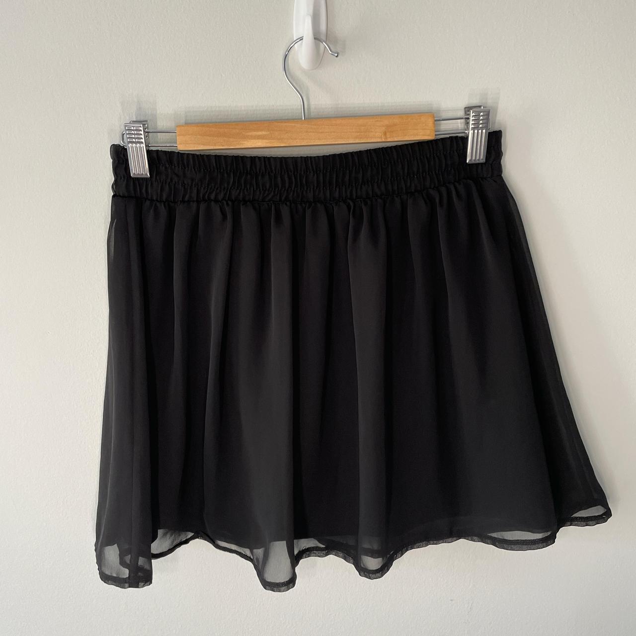 💞 Black flowy short skirt. Supré size Medium which... - Depop