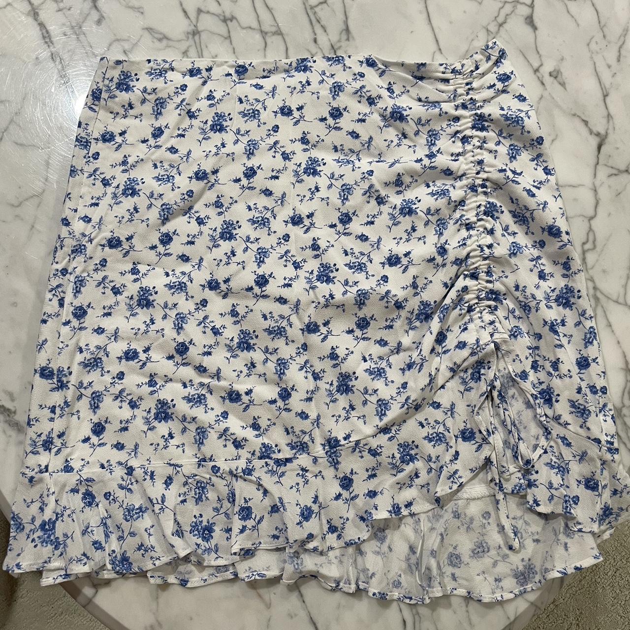 size m Forever 21 blue and white floral mini skirt..., image size:1280x1280