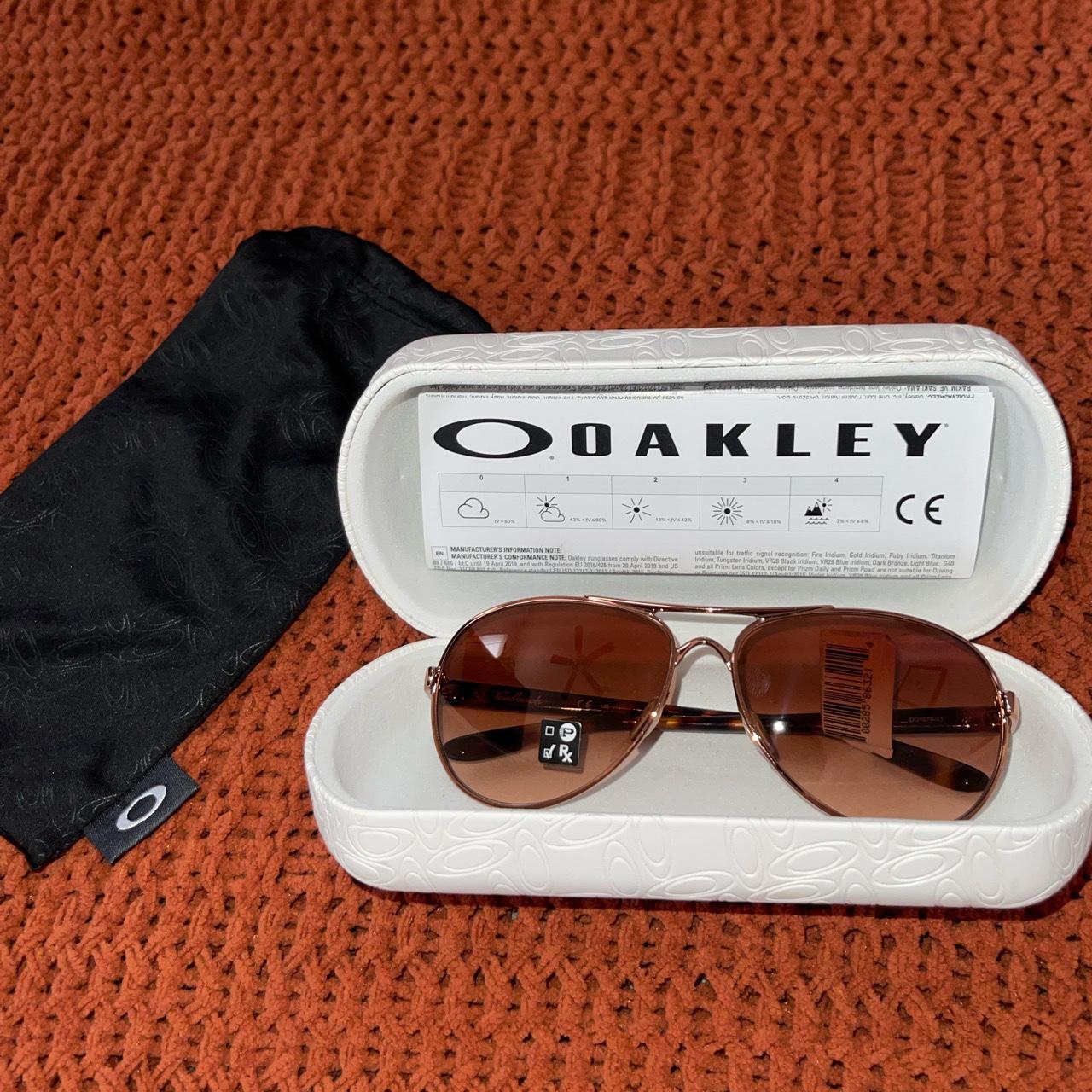 Rose gold outlet oakley aviators