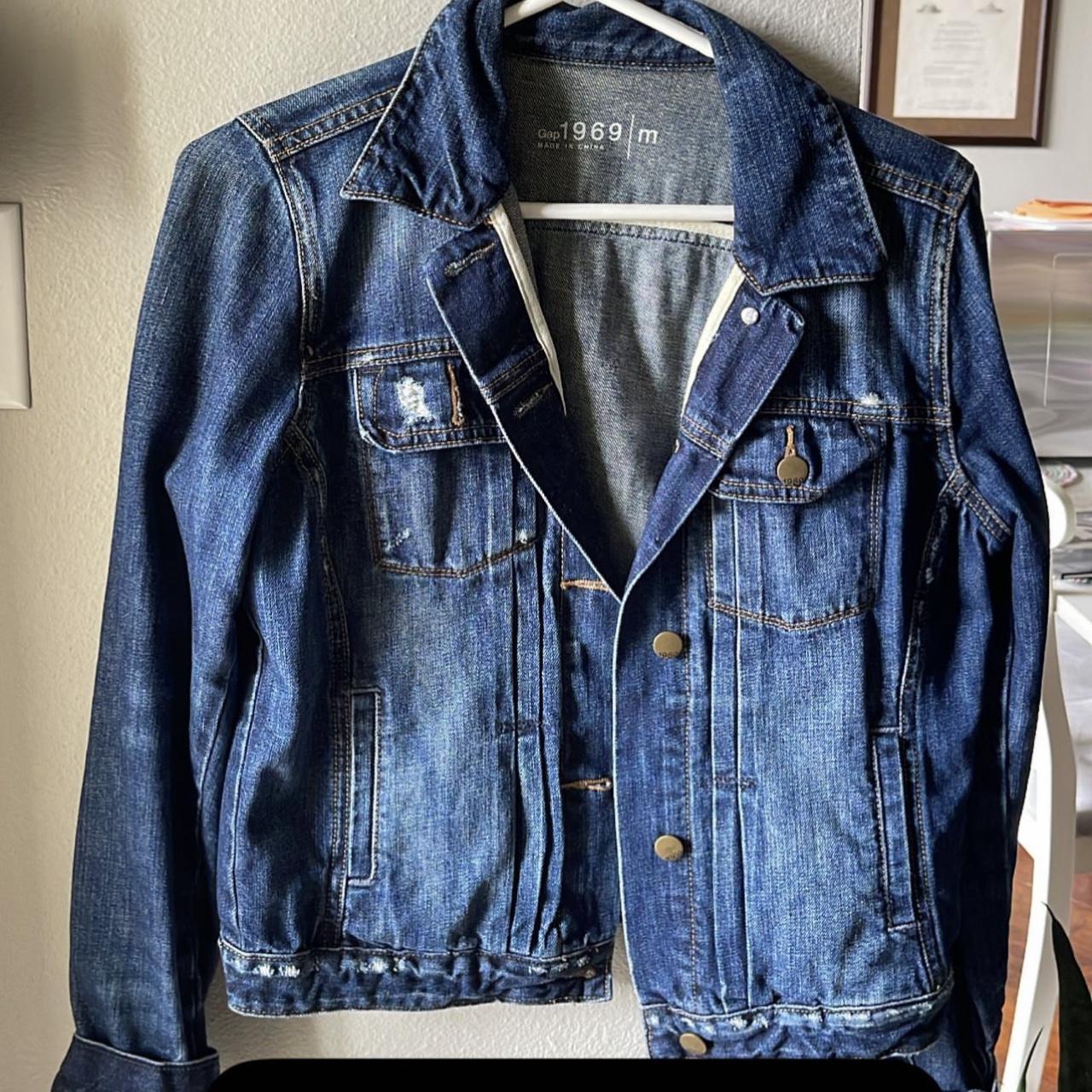 size medium gap denim jacket - Depop