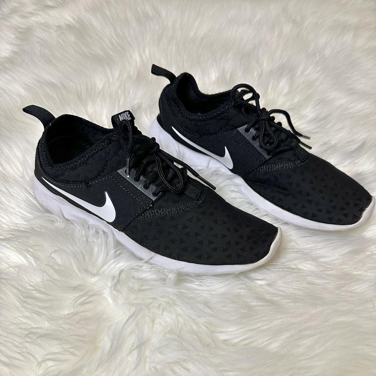 Black nike clearance juvenate trainers