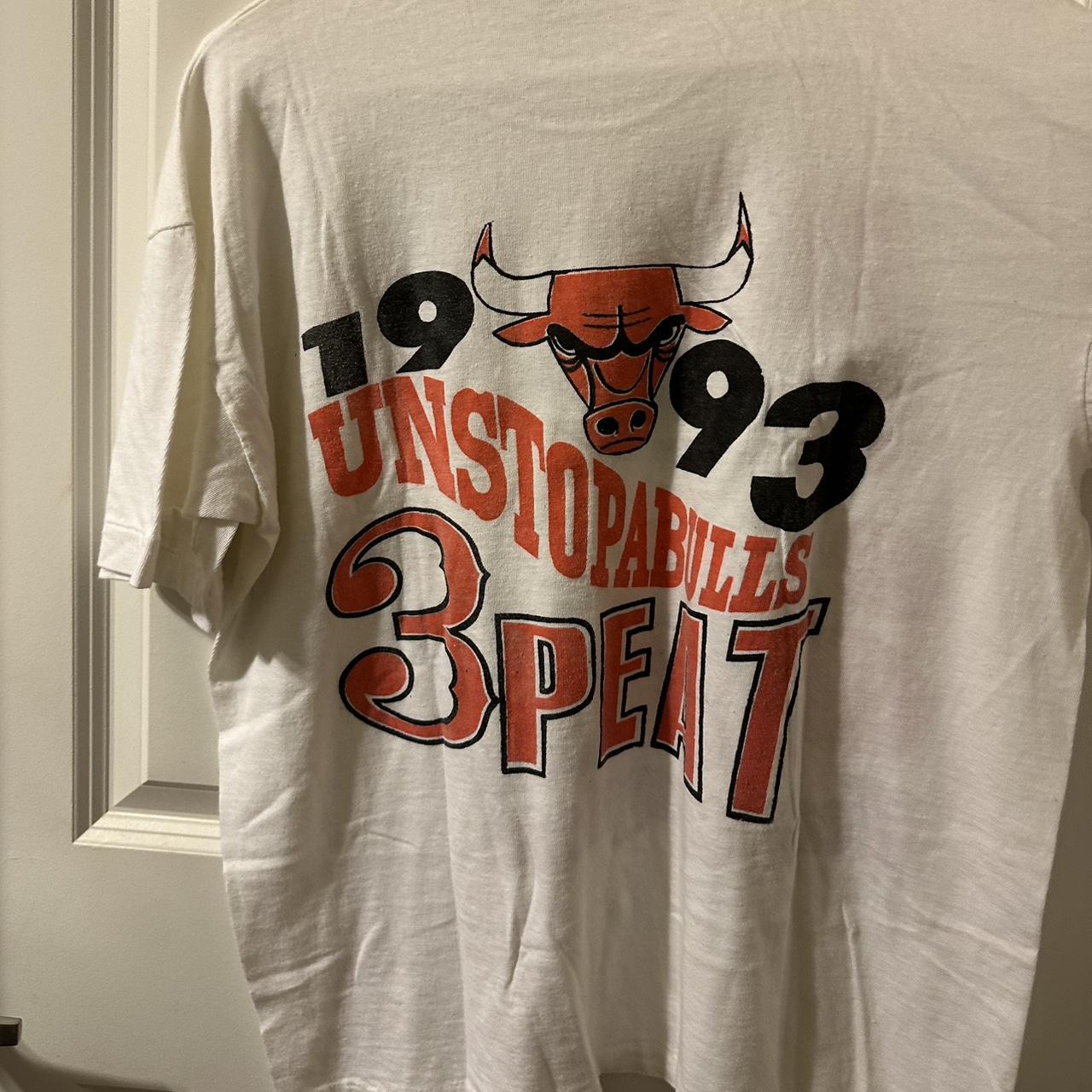 90s Chicago Bulls Three Peat NBA Champs 1991-93 t-shirt Small