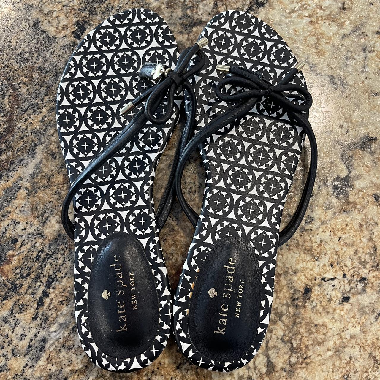 Kate spade flip flops hot sale black