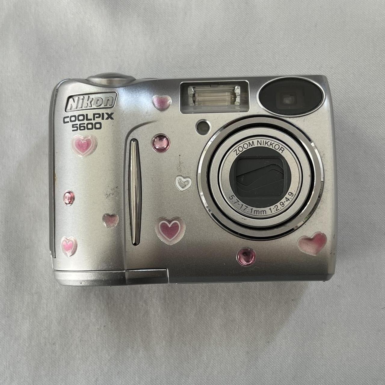 Nikon Coolpix 5600, Comes with:, -Batteries (AA), You...