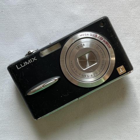 Panasonic Lumix DMC-FX30 -Comes with- •battery... - Depop