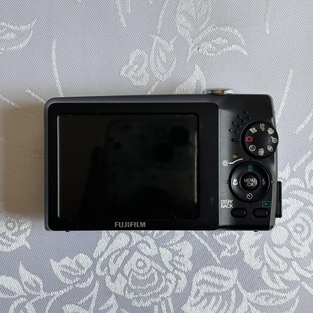Fujifilm finepix F480 With♡︎ •Camera •Battery... Depop