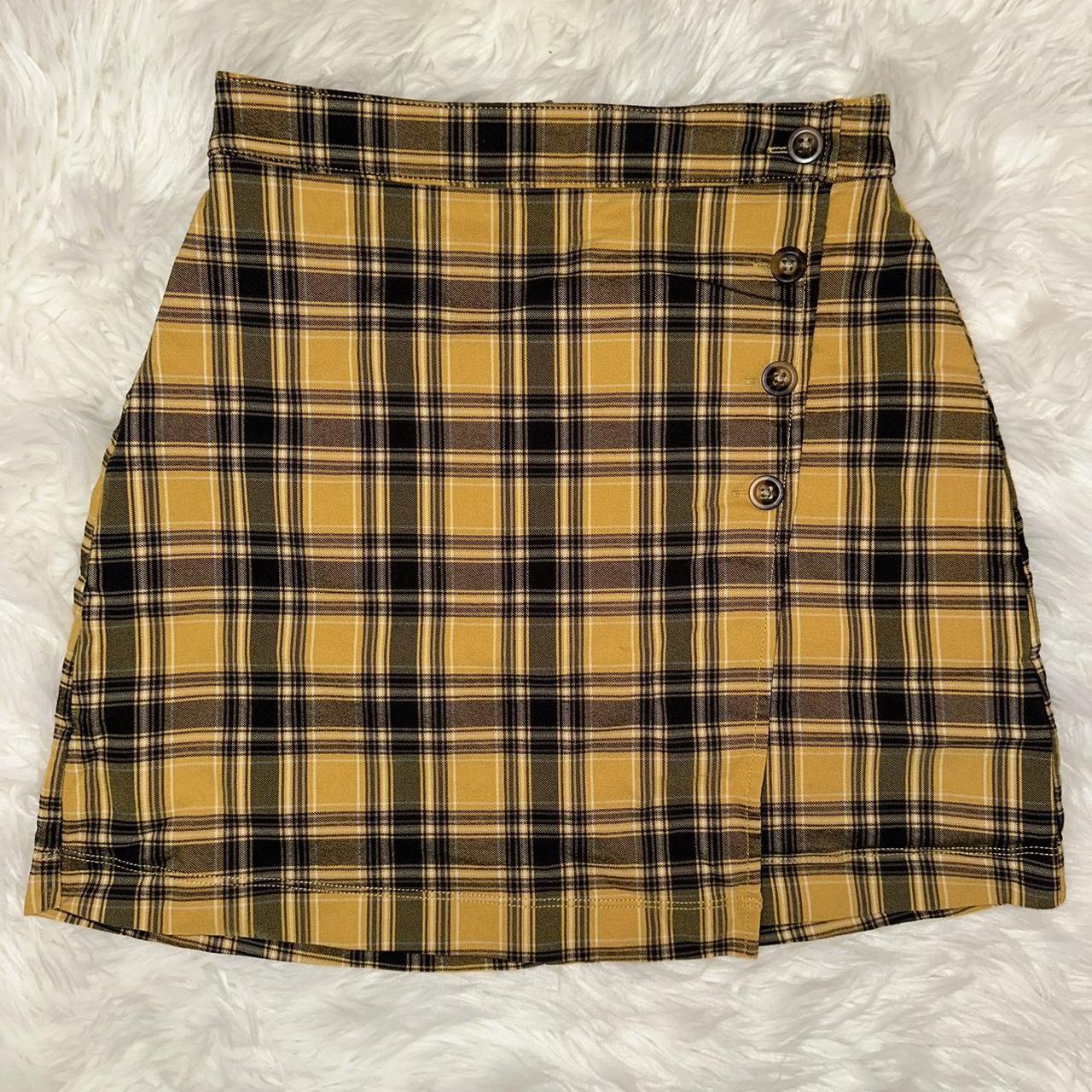 Small yellow plaid Hollister Skirt, only worn once Depop