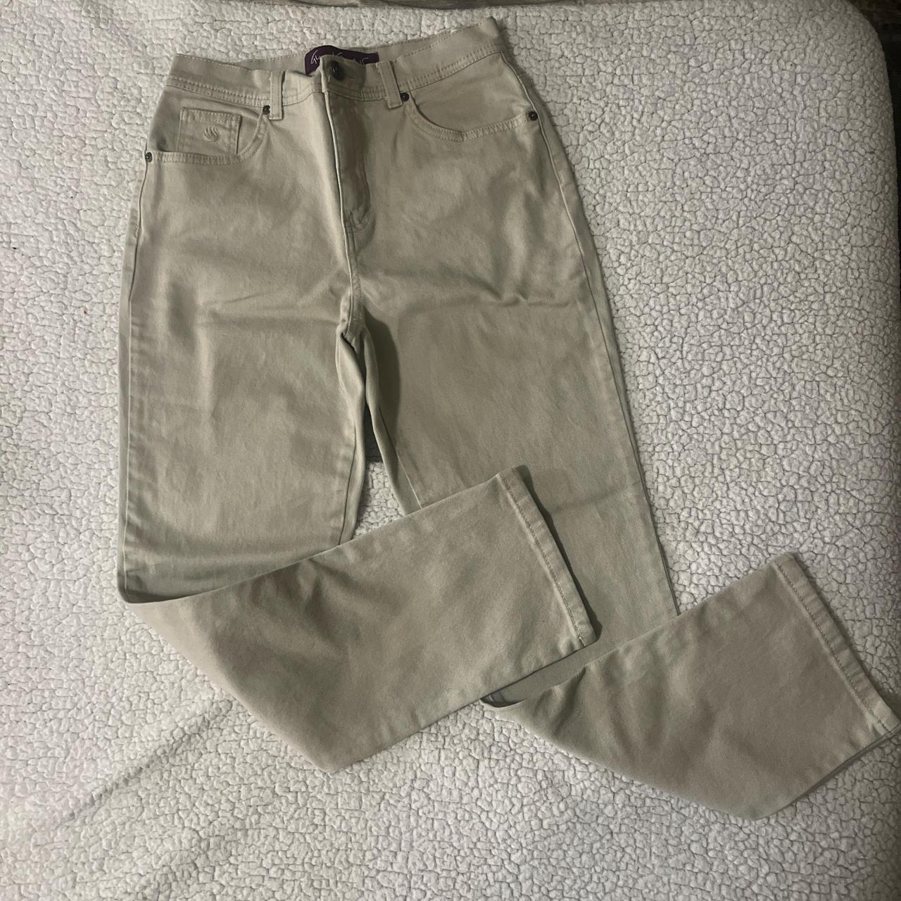 Gloria Vanderbilt denim pants tan women’s size 6 - Depop