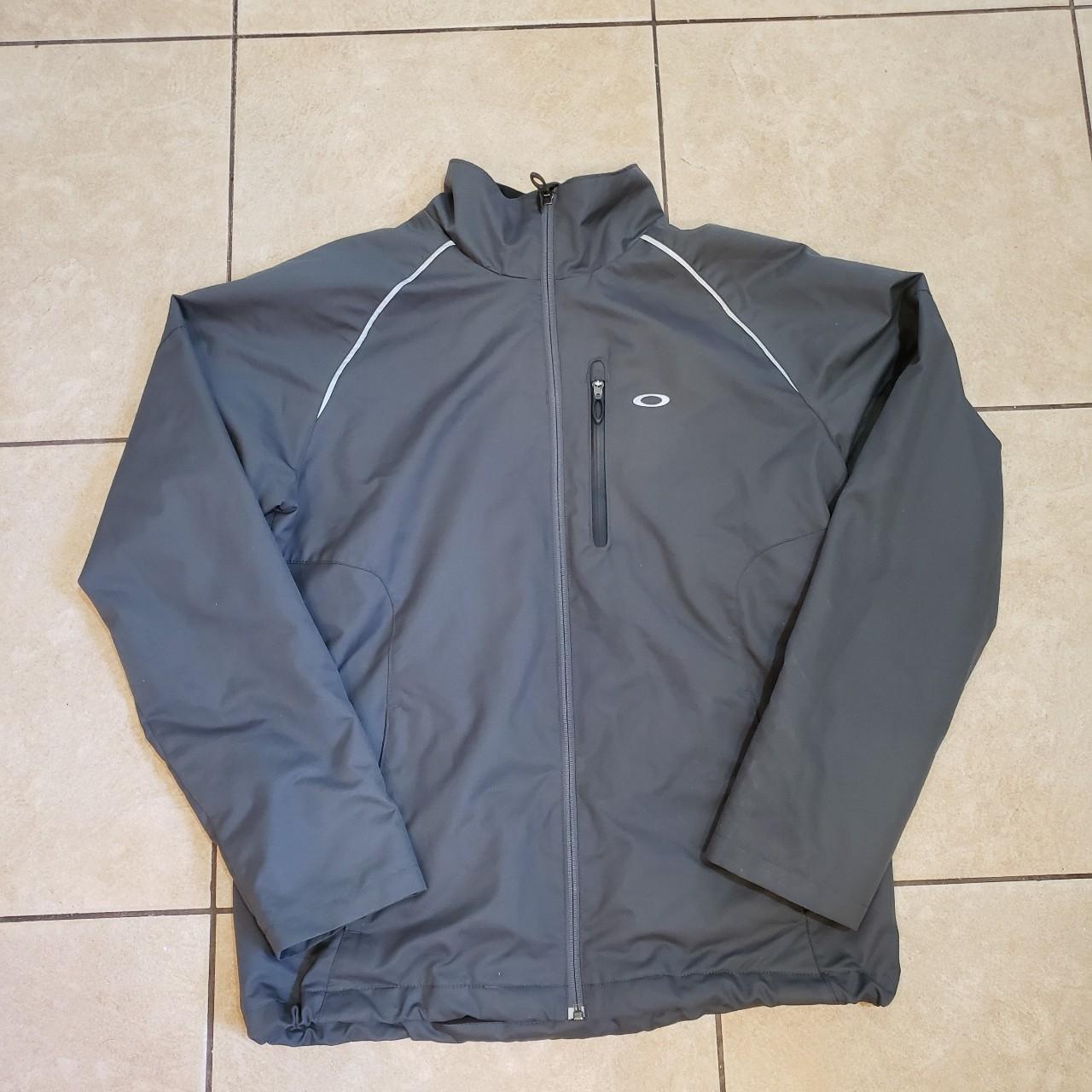 Oakley Men's Jacket - Grey/Black - M – Awesome vintage Y2K 2000s Grey Oakley lined …