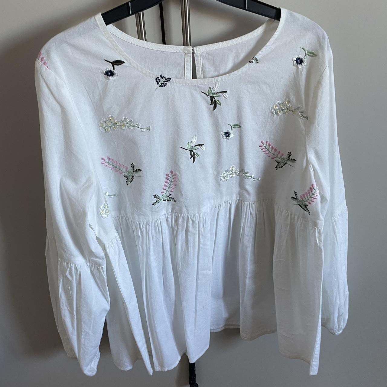 White leaf embroidery 100% cotton top. Puffy arms,... - Depop