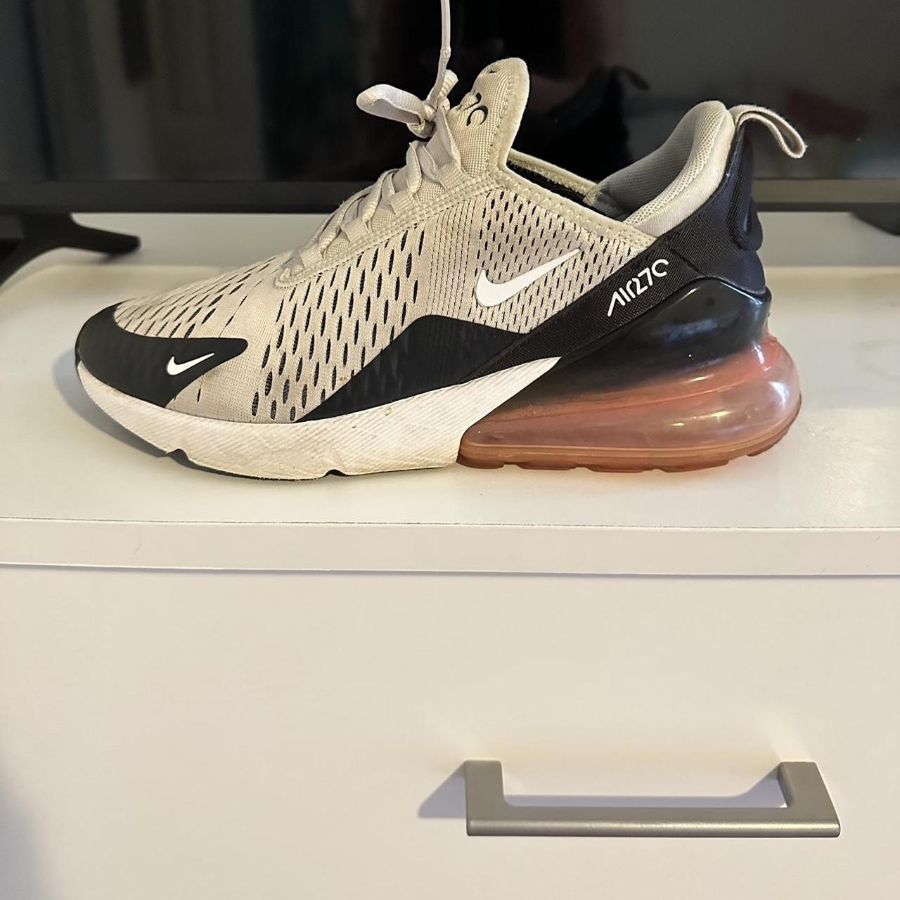 tan nike 270