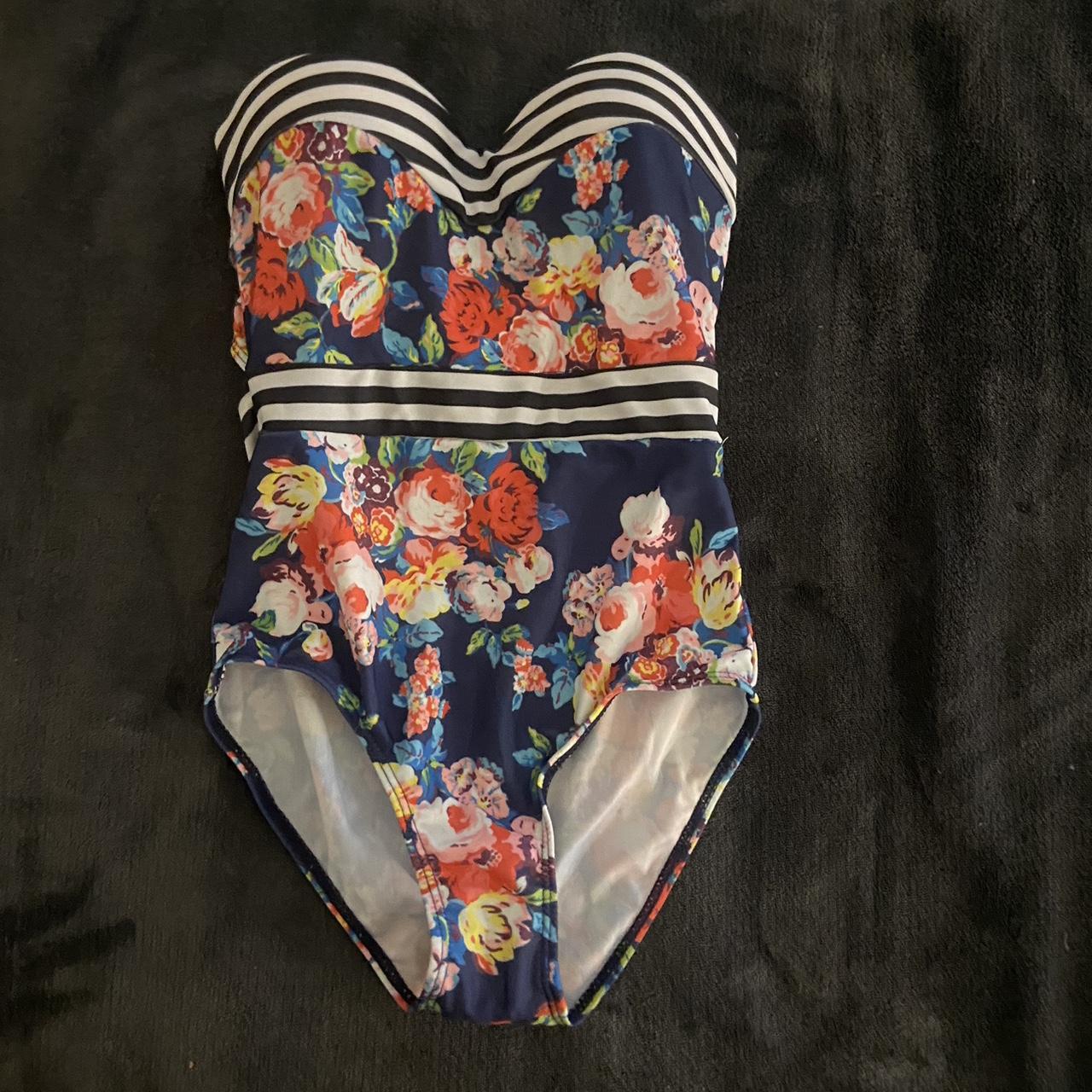 One piece strapless/ option to have straps swim suit... - Depop