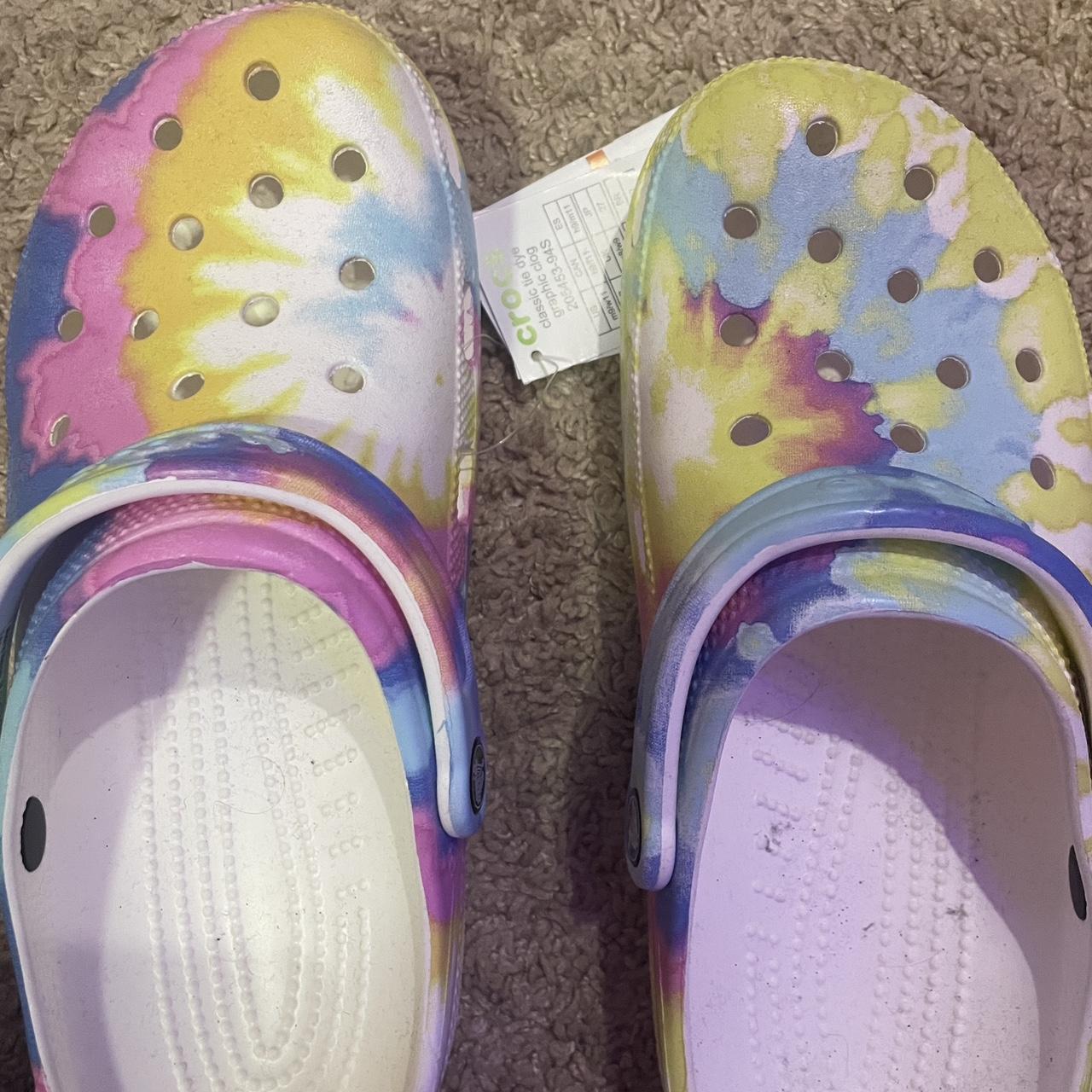 Pastel tie dye 2025 crocs womens size 9