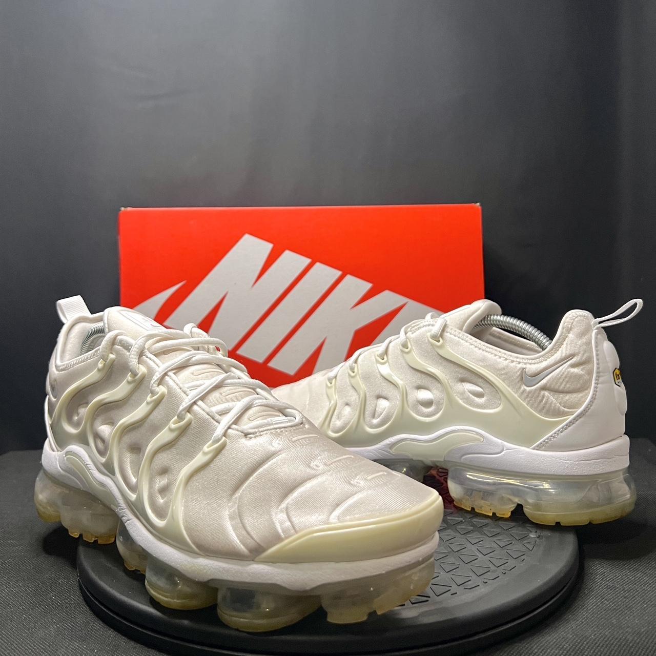 tan nike vapormax plus
