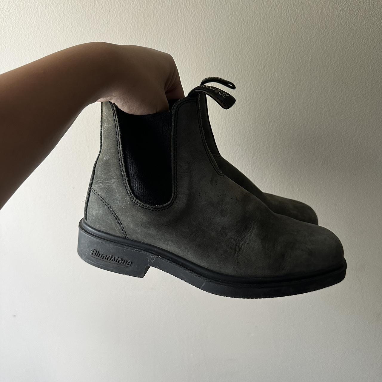 Rustic black chisel top toe blundstone