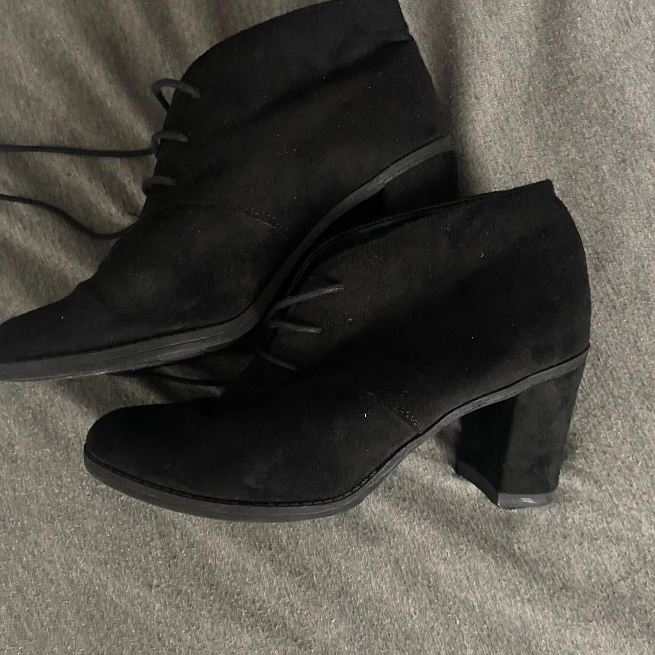 Size 7.5 black boots/heels - Depop