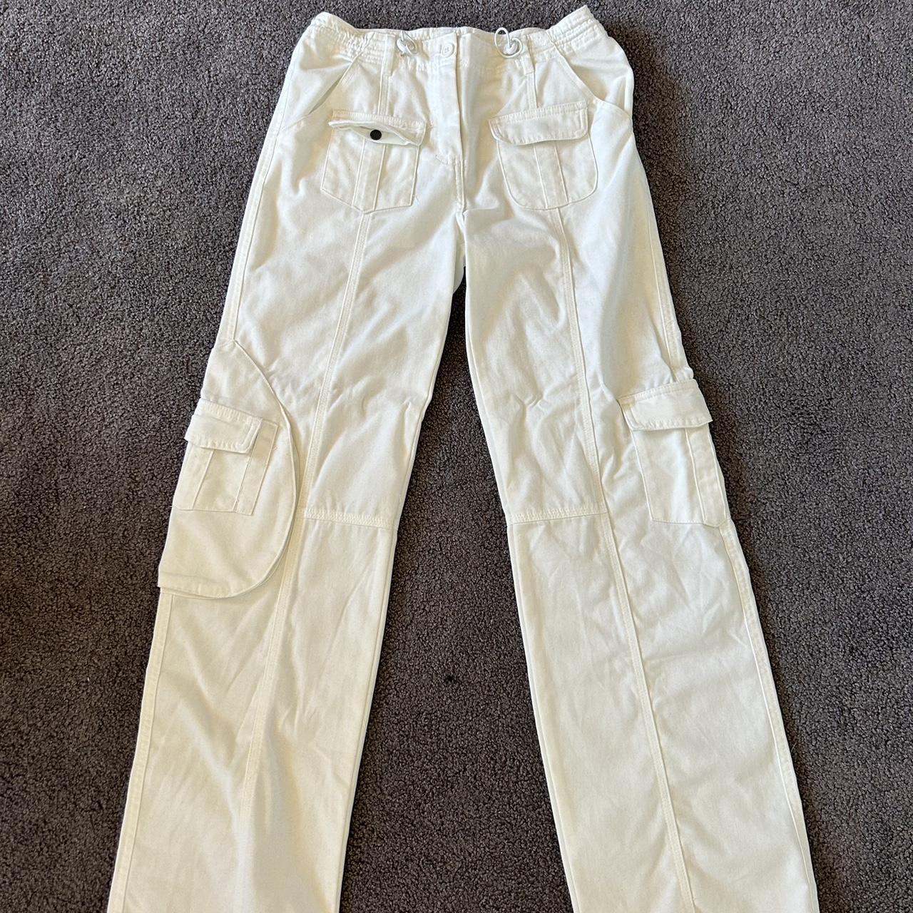 White cargo pants, fit size XS - Depop