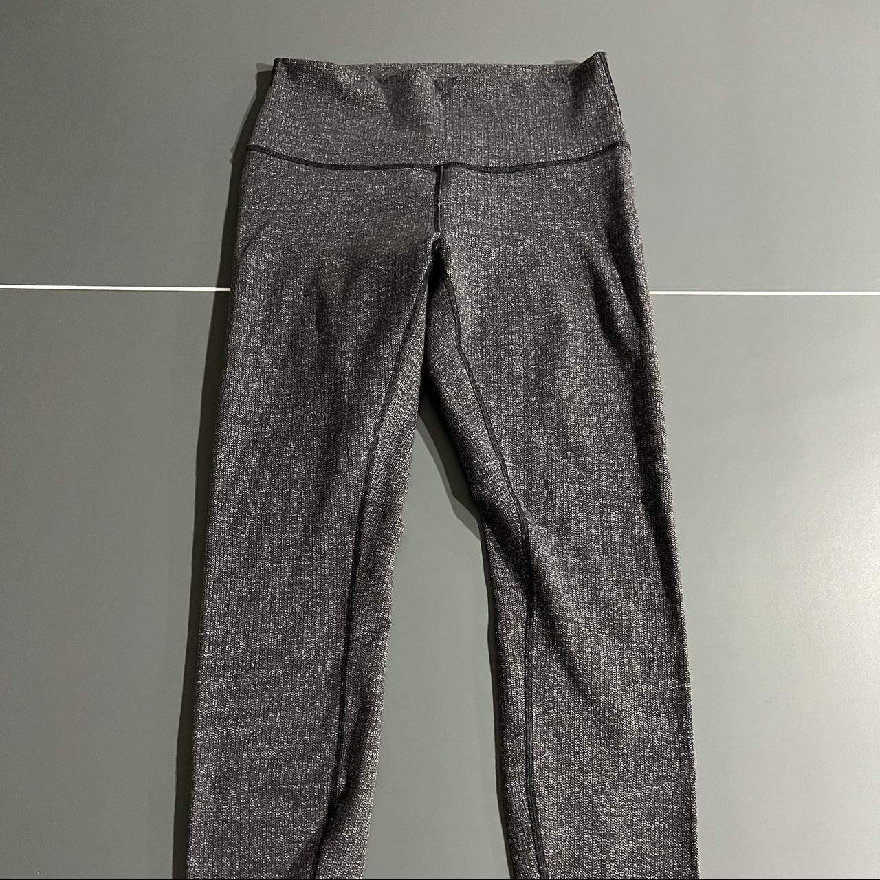 lululemon knit leggings size 8. perfect for fall and