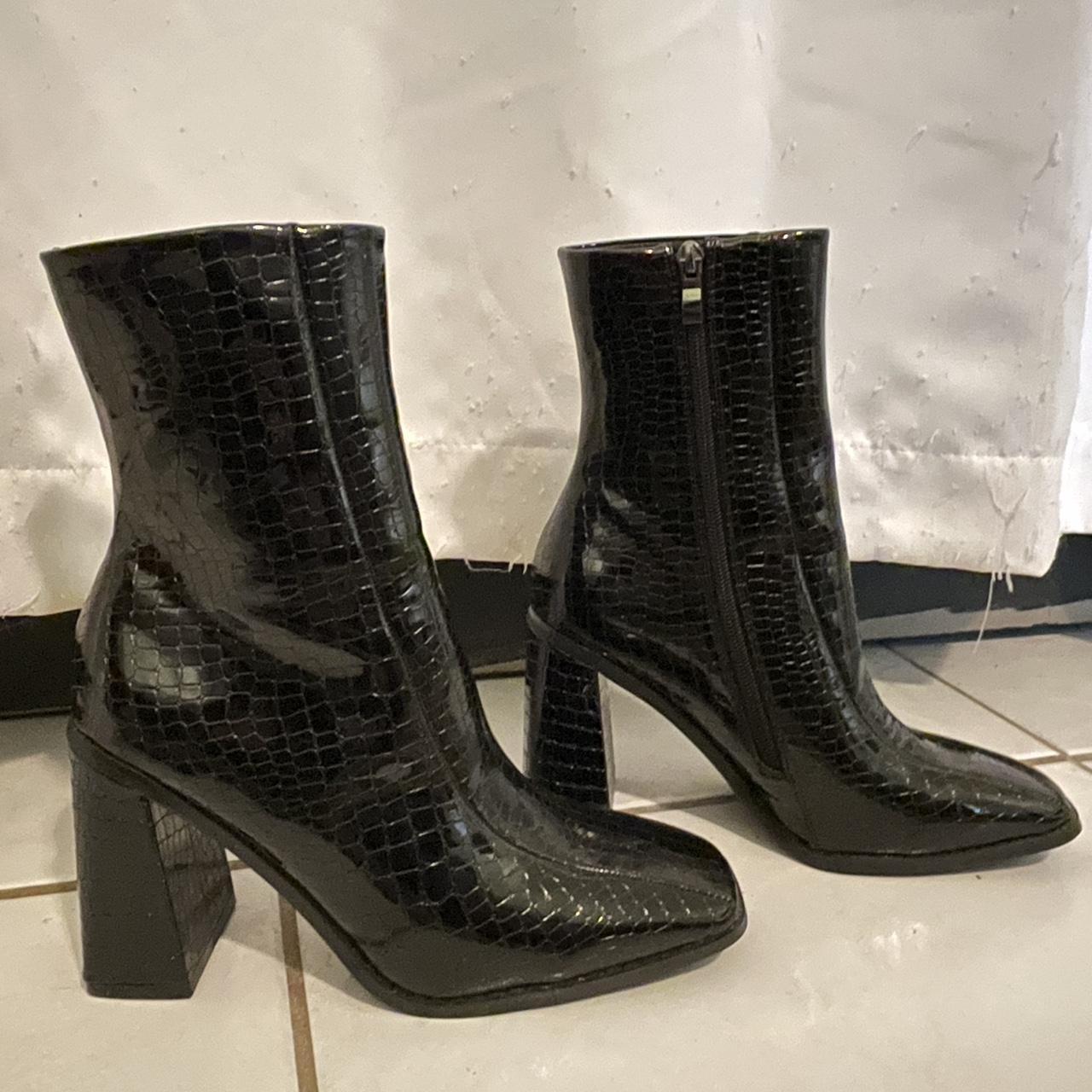 croc black boots