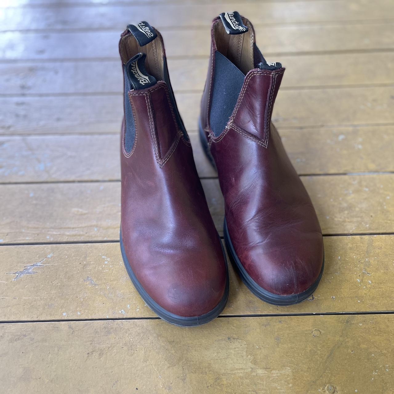 Burgundy blundstones outlet