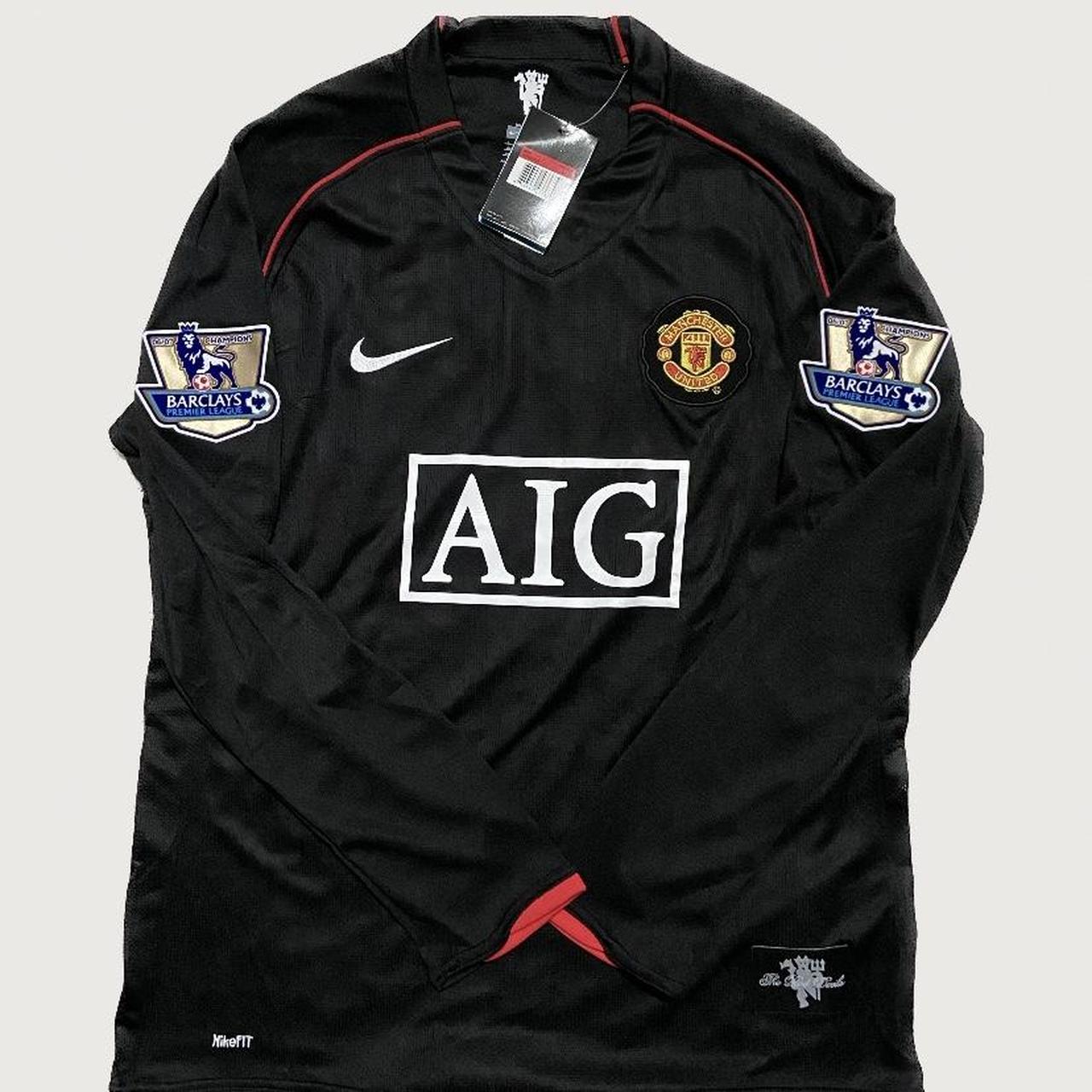 Manchester United jersey xL brand new with tags - Depop