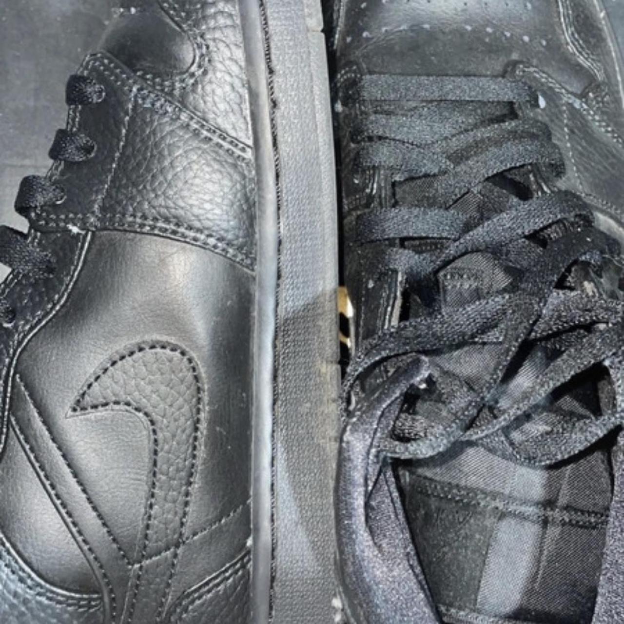 low top air forces black