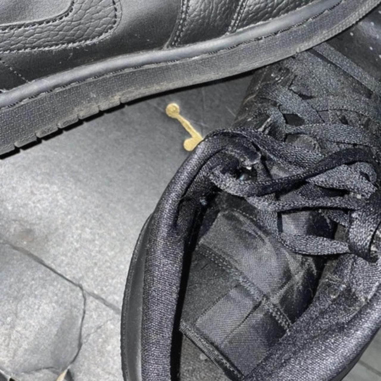 low top air forces black