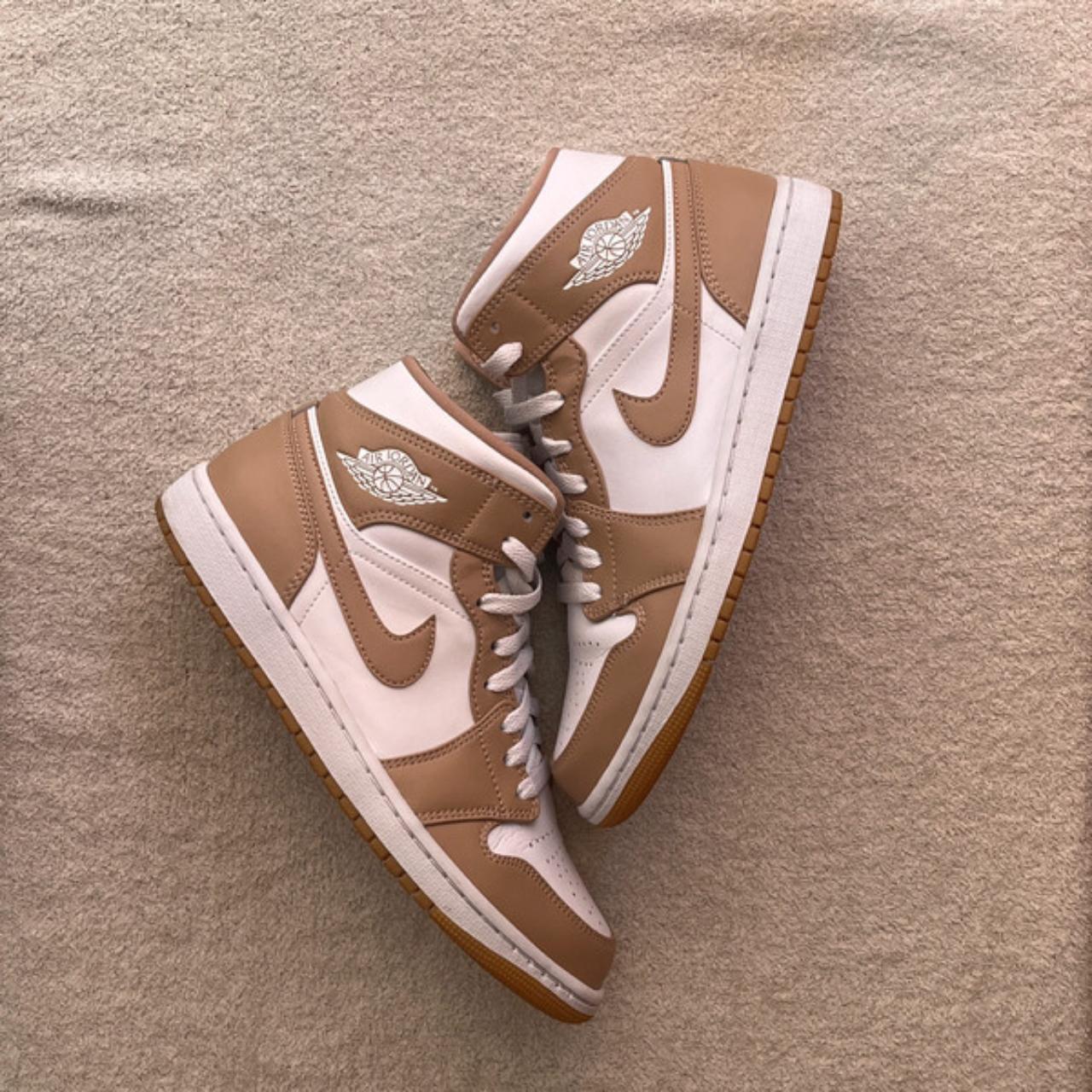 tan nike air jordan
