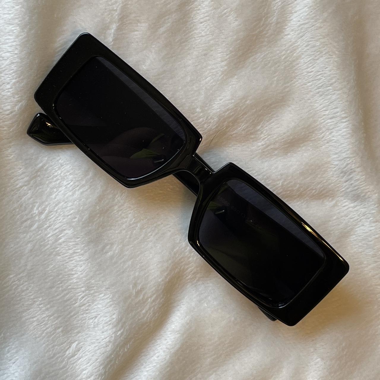 Black sunglasses with case - Depop