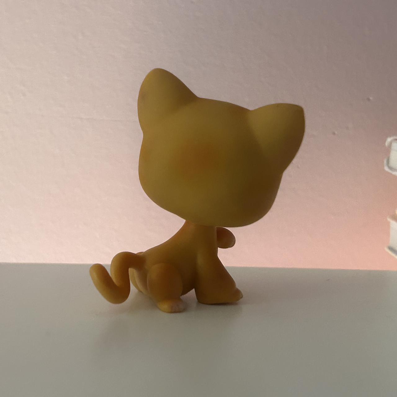 Authentic Littlest Pet Shop #11 Cat Comes in shown... - Depop