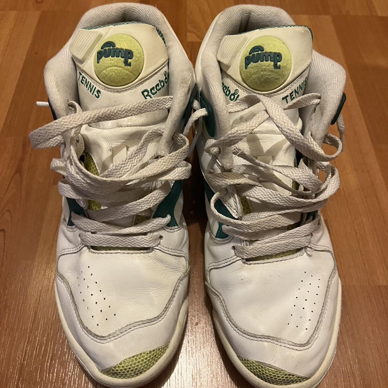 Reebok pump best sale tennis shoes retro