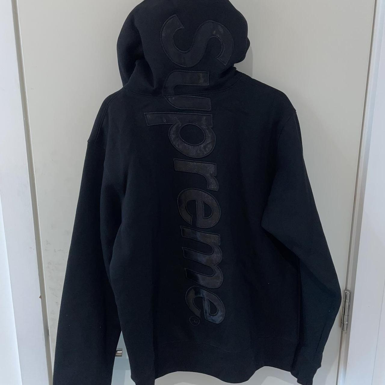トップス supreme Satin Applique BLACK M size Supreme Satin Appliqué Hooded Sweatshirt (FW22) - $158