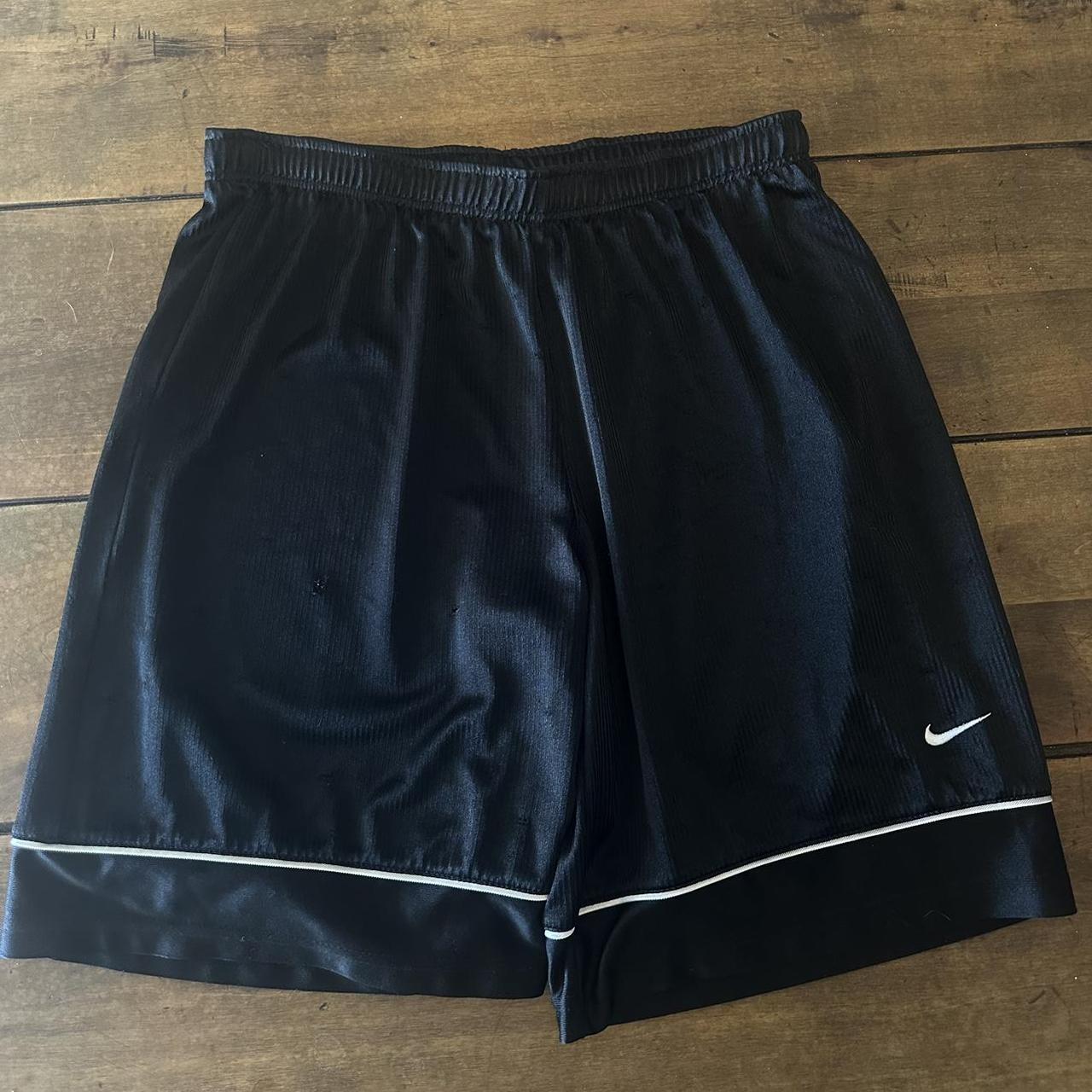 Large Nike basketball shorts - Depop