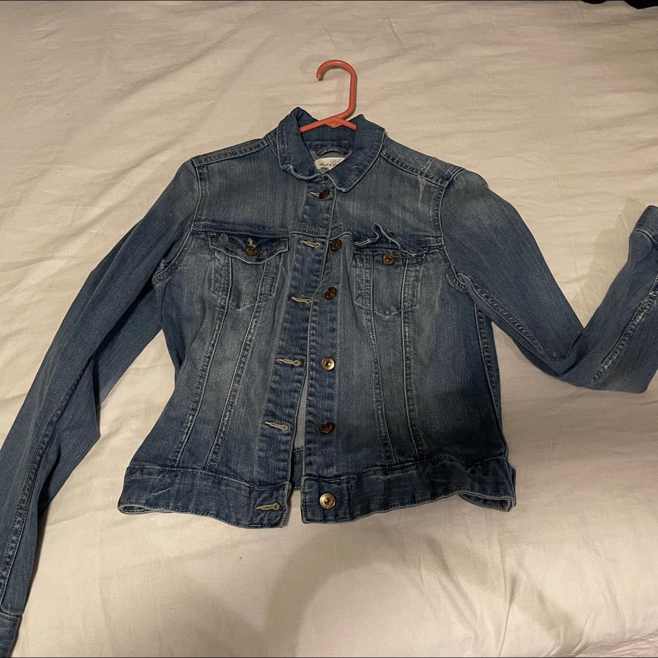 H&M Jean jacket - size 8 - has no pockets just the... - Depop