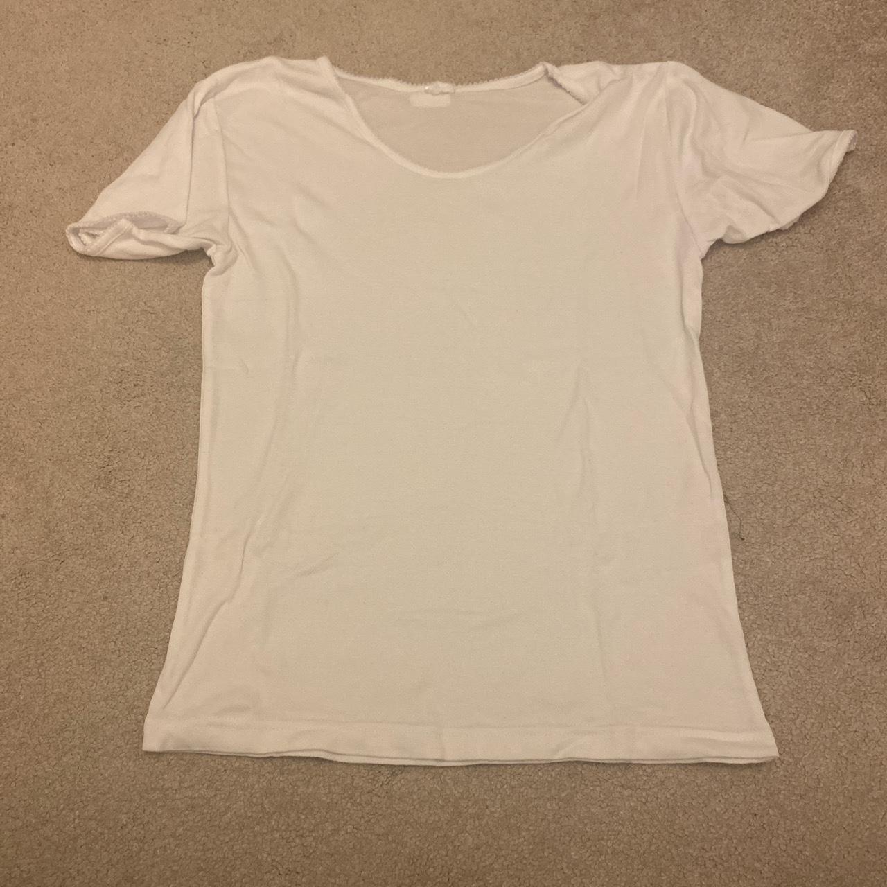 White top never worn - Depop