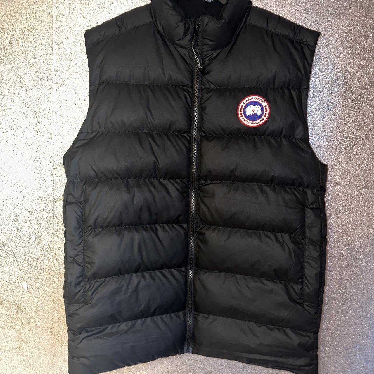 Xl Canada goose Gilet Message before buying - Depop
