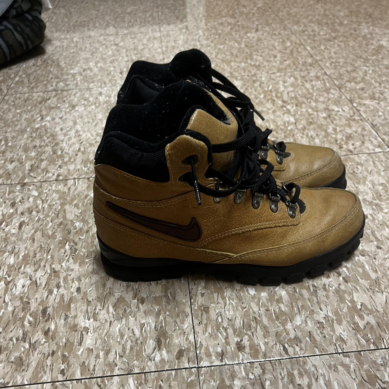 mens hiking boots nike