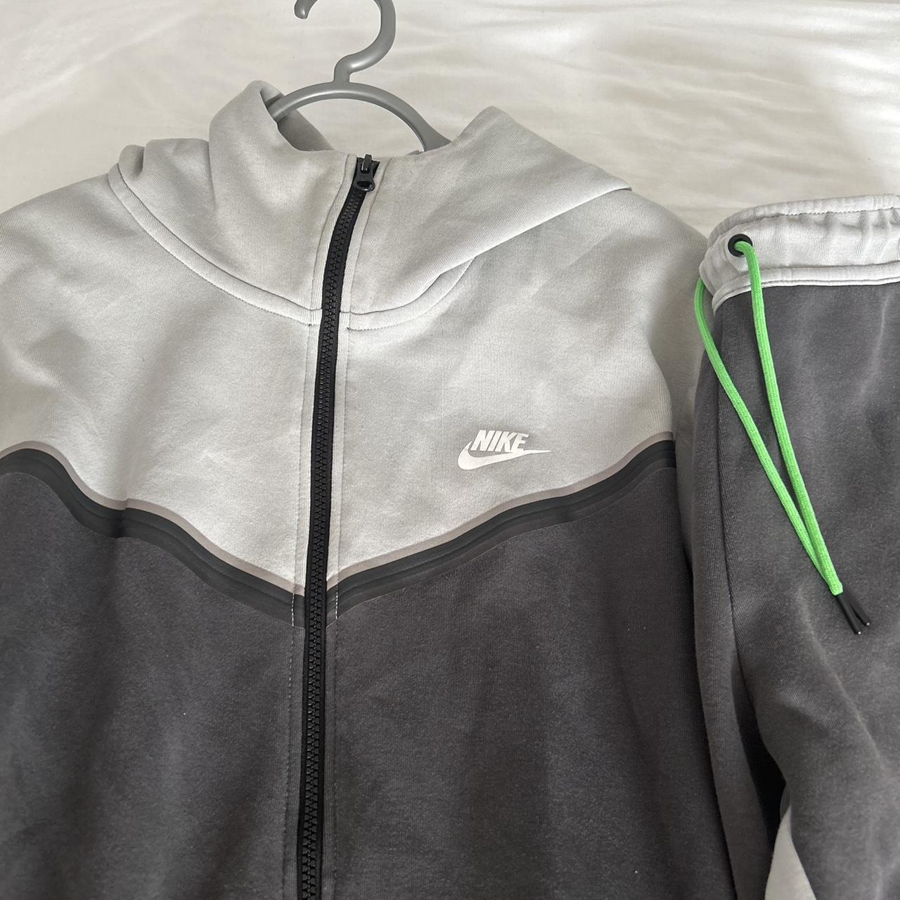baggy nike tech fleece