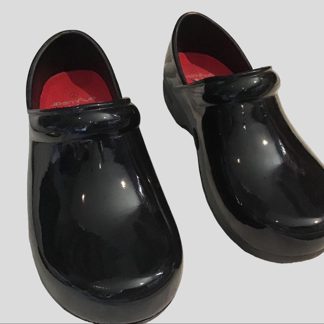 Rubber store nursing clogs