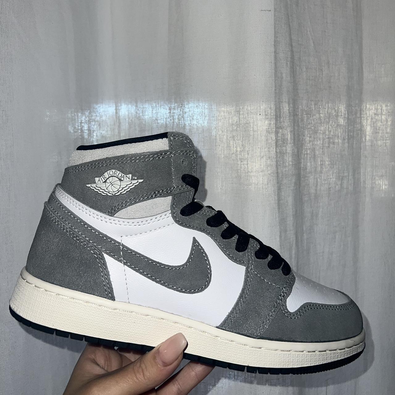 womens jordan 1 grey