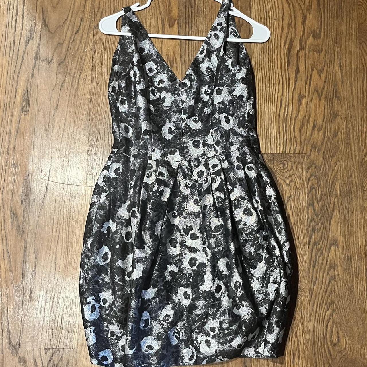 Vera Wang Cocktail dress. This dress will make you... - Depop