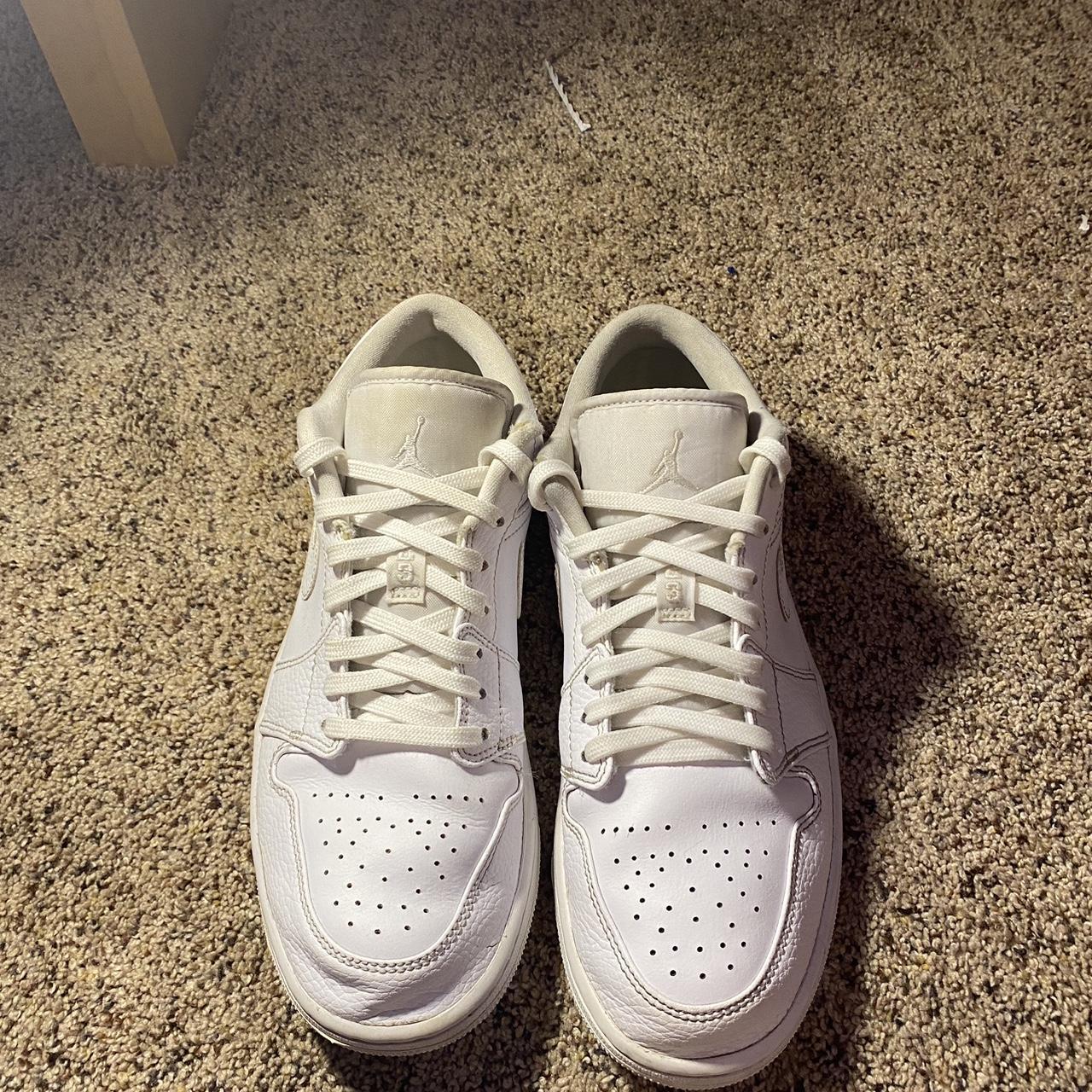 triple white jordan low