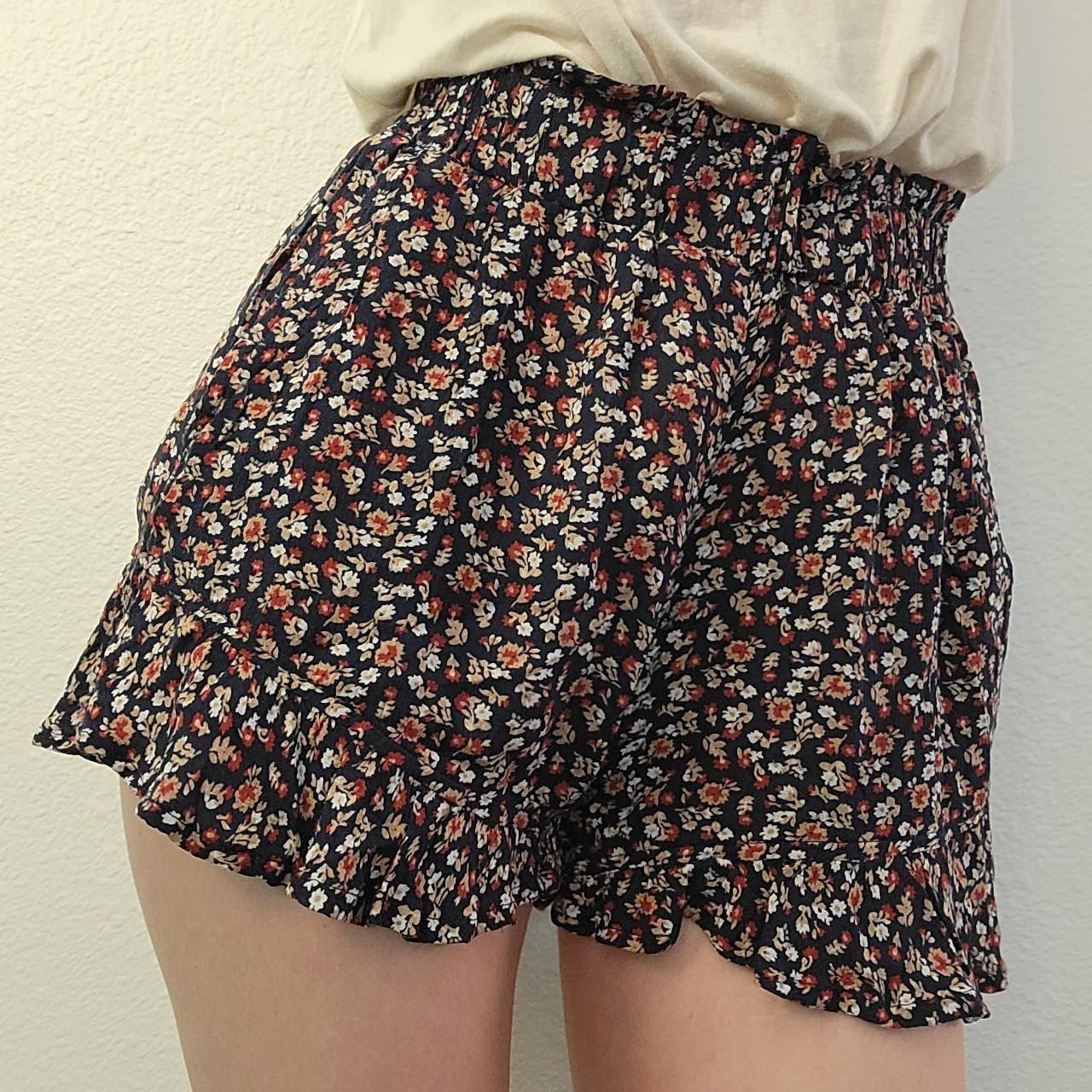 Hollister High Waist Floral Ruffle Paperbag. Depop