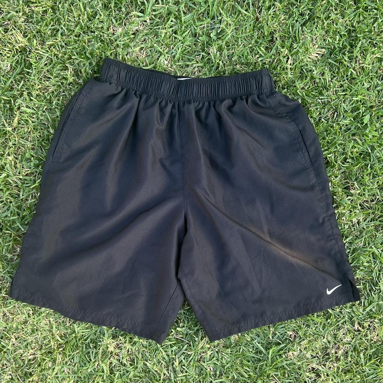 shirts to wear with black nike shorts